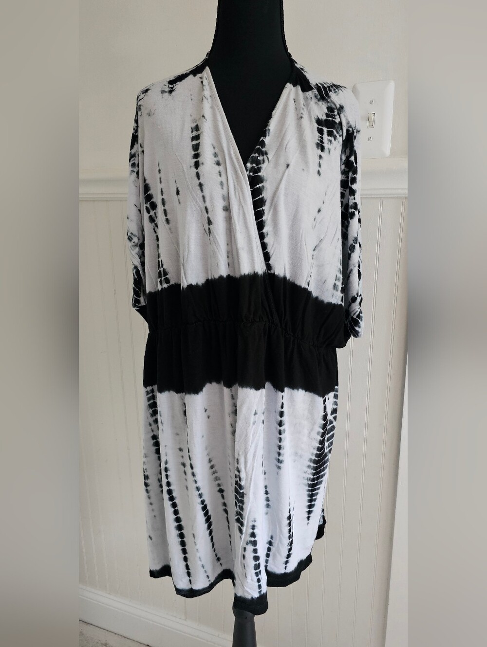 Black & White Tie-Dye Wrap Dress / Swim Coverup 24/26